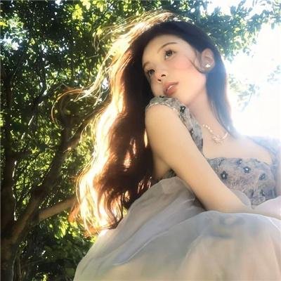 橘衫男子的画像